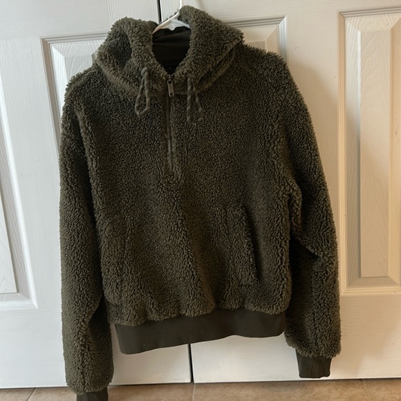 Lululemon Textured Fleece Half Zip - Dark Olive - size 8 - Picture 1 of 2